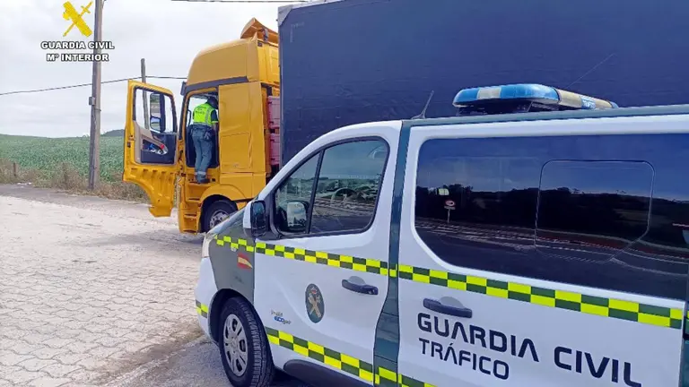 La Guardia Civil realizó una inspección en el transporte.