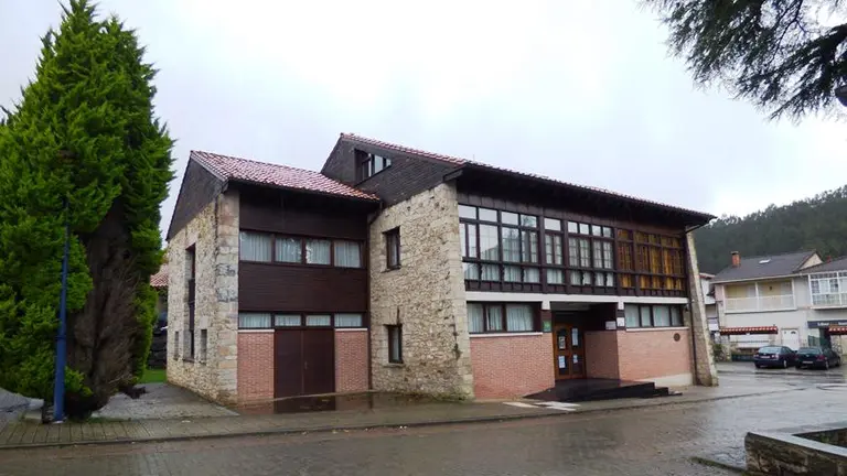 Casa Consistorial de Valdáliga. R.A.