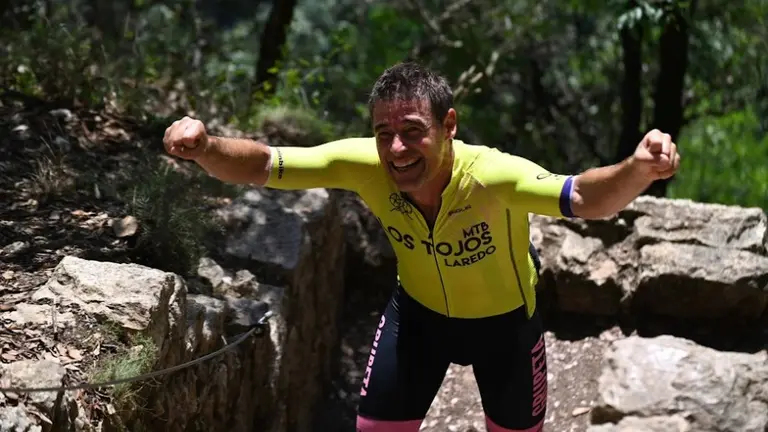 Bajada y ascenso al Faro del Caballo.