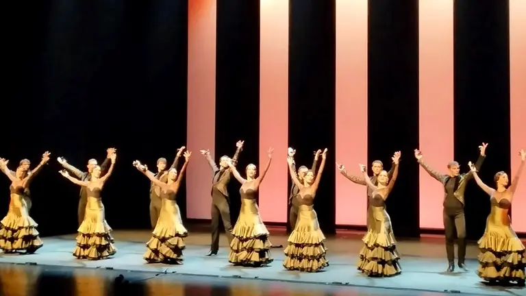 El espect&aacute;culo 'Querencia' sobre el escenario.