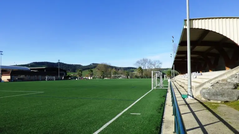 Campo de fútbol de Meruelo. R.A.