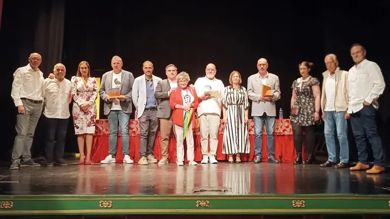 Un momento del acto de decisi&oacute;n de los premios literarios en el Teatro Casino Liceo.