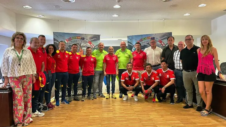 Presentación del Campeonato del Mundo de Pesca en el Consistorio de Laredo.