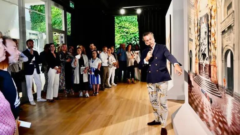 Un momento de la inauguraci&oacute;n de la exposici&oacute;n 'Universo Goitia'.