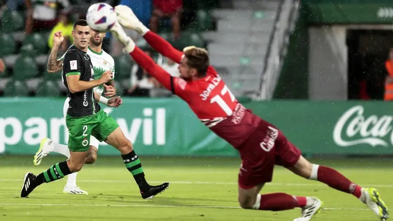 El portero local realizó un buen partido.