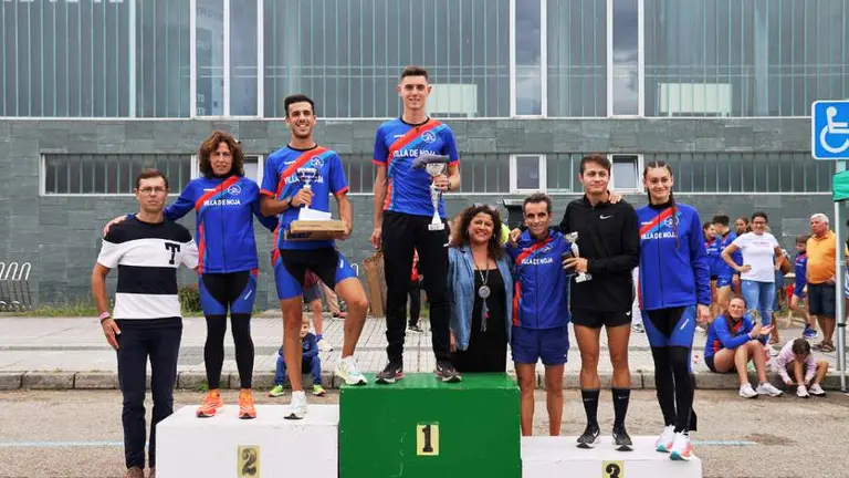 Entrega de premios en la cuarta Villa de Noja.