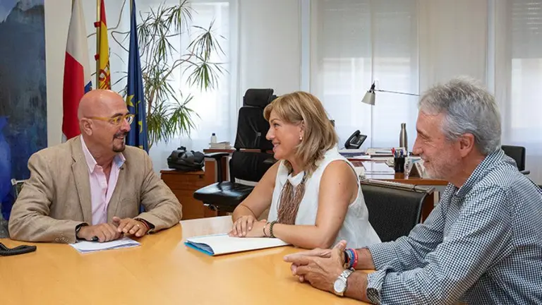 Reunión entre las autoridades políticas sobre el centro de salud de Polanco.