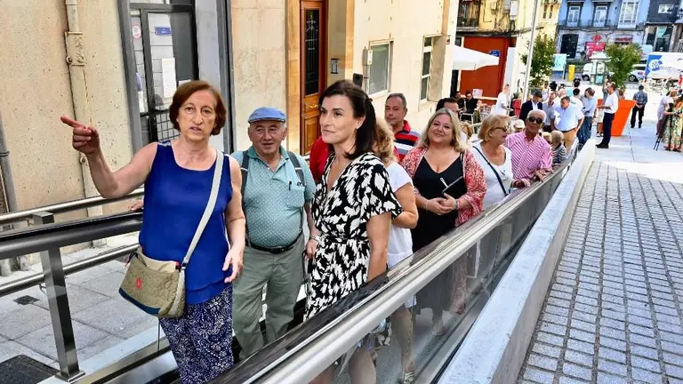 Un momento de la inauguración de las rampas mecánicas en Santander.
