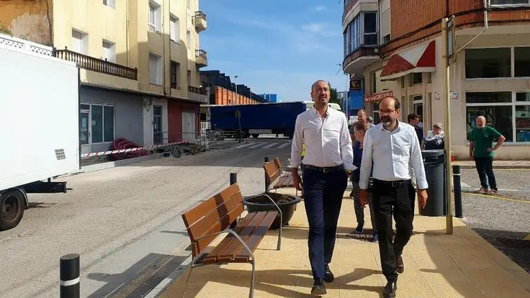 Visita a las obras de Agustín Riancho y Calderón, en Torrelavega.