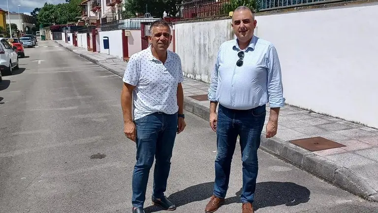 El consejero de Fomento y el alcalde de Argoños.