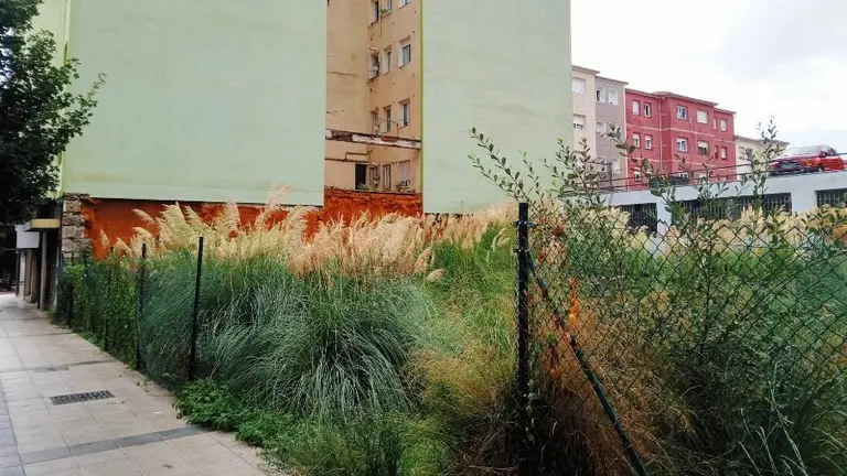 Un solar de la calle Alta, en Santander.