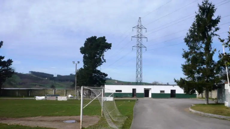 Complejo deportivo de Hoz de Anero, en Ribamontán al Monte. R.A.