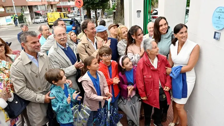 Acto de colocación de la placa a Vital Alsar.