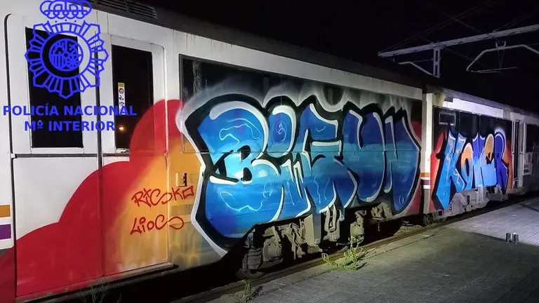 Grafitis en los trenes.