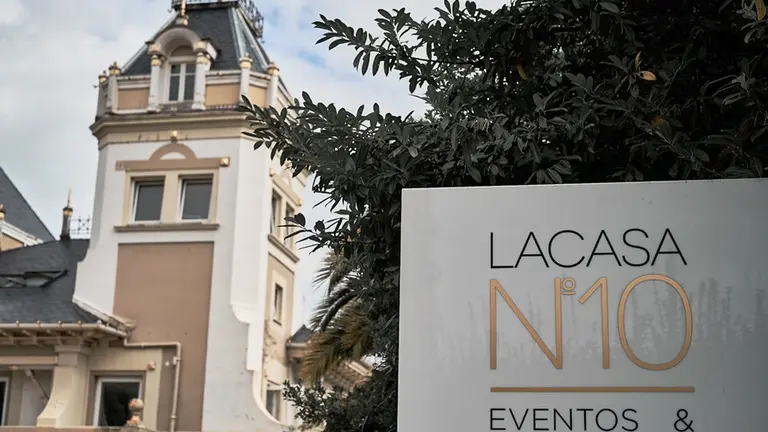 Edificio que acogerá La Casa Nº 10 en Torrelavega.