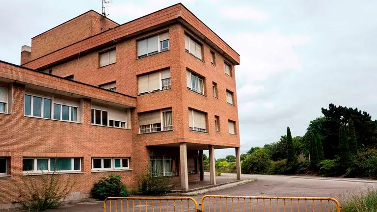 Edificio de Parayas, en Camargo.