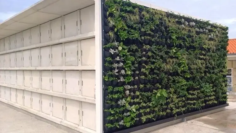 Nuevos nichos en el cementerio de Ciriego, en Santander.