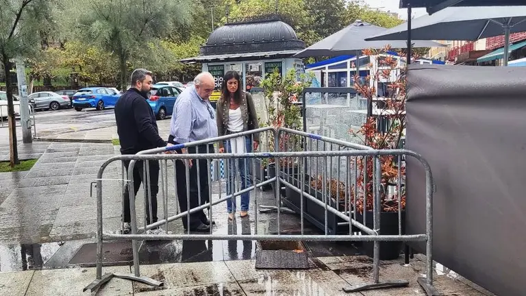 Los representantes de Vox comprueban las inundaciones.