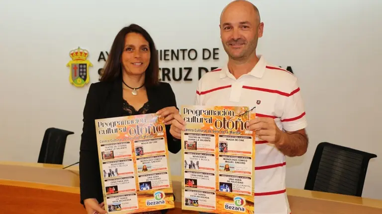 Carmen P&eacute;rez y Javier Ruiz presentaron el Oto&ntilde;o Cultural.