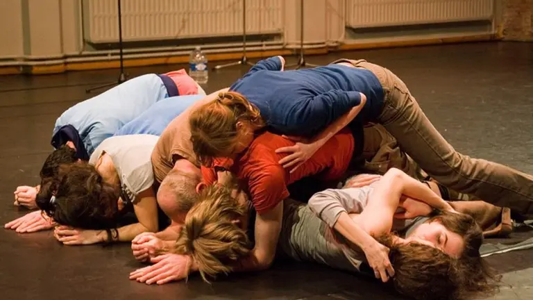 Representaci&oacute;n de 'Los besos'.