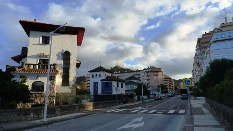 Castro Urdiales tendr&aacute; bancos de color violeta. R.A.