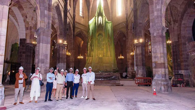 Visita al interior de la iglesia de la Asunción,