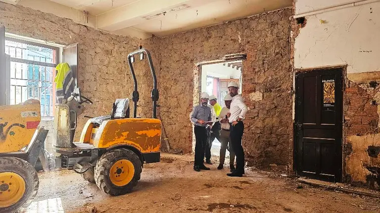 Visita a las obras de la antigua Cámara de Comercio de Torrelavega.