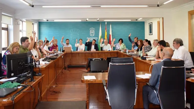 Concejales en el Pleno de Piélagos.
