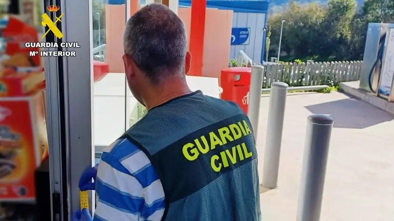 El robo se produjo en una estación de servicio.