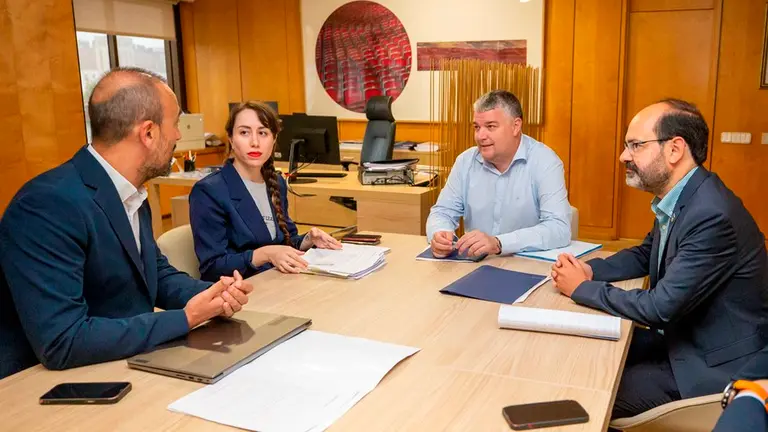 Reunión en el despacho del consejero de Economía.