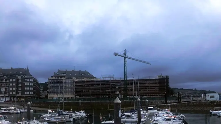 Centro de Formaci&oacute;n N&aacute;utico-Pesquero en Laredo en contrucci&oacute;n.