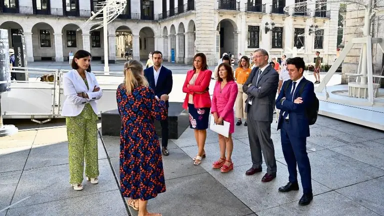 Un momento de la inauguraci&oacute;n en Santander.