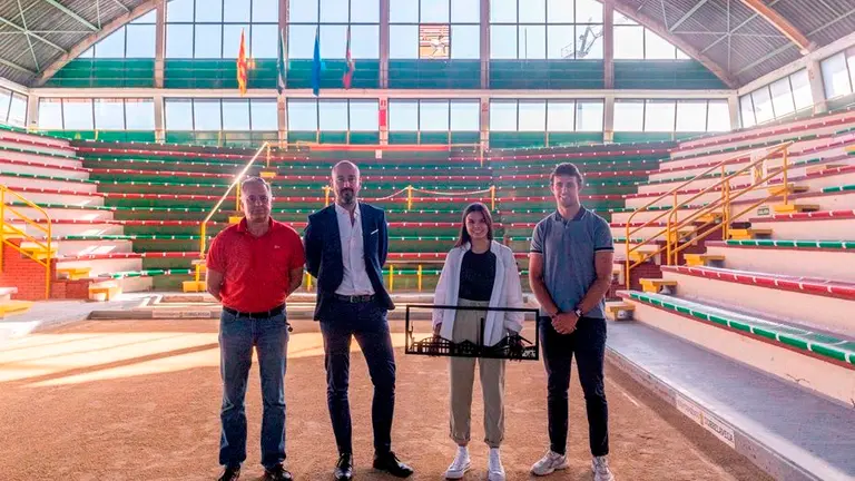 Vidriera en la bolera de Torrelavega.