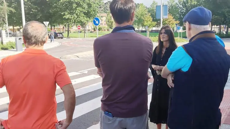 Reunión de Vox con los vecinos de Peñacastillo, en Santander.