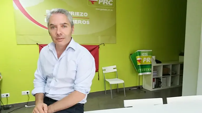 El alcade de Guriezo, &Aacute;ngel Llano (PRC). R.A.