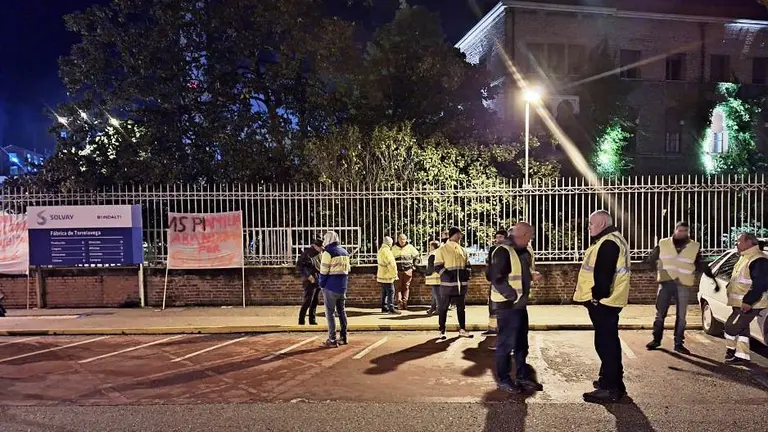 Piquete en las puertas de Solvay.