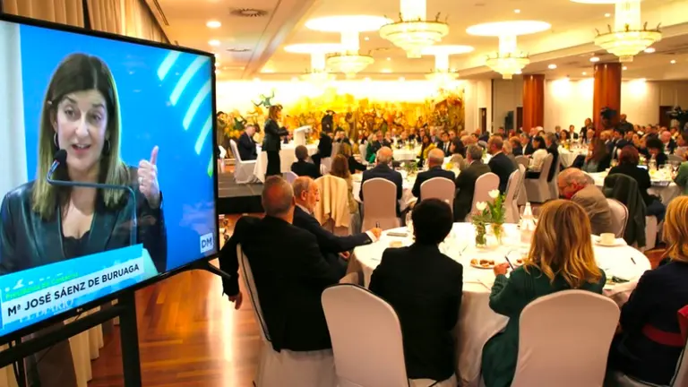 La presidenta regional, María José Sáenz de Buruaga, en su intervención.