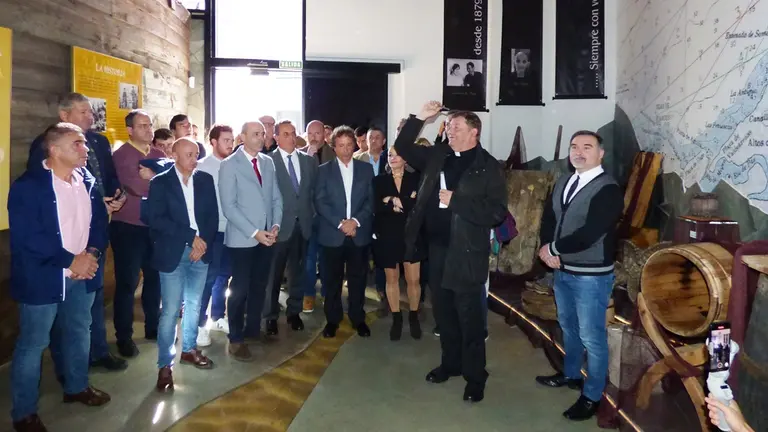 Momento de la bendici&oacute;n de las instalaciones. R.A.