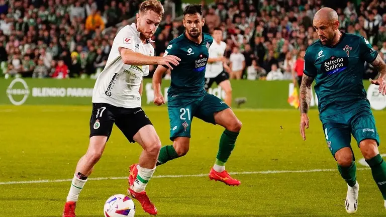 El Racing perdió 1-3 en casa.