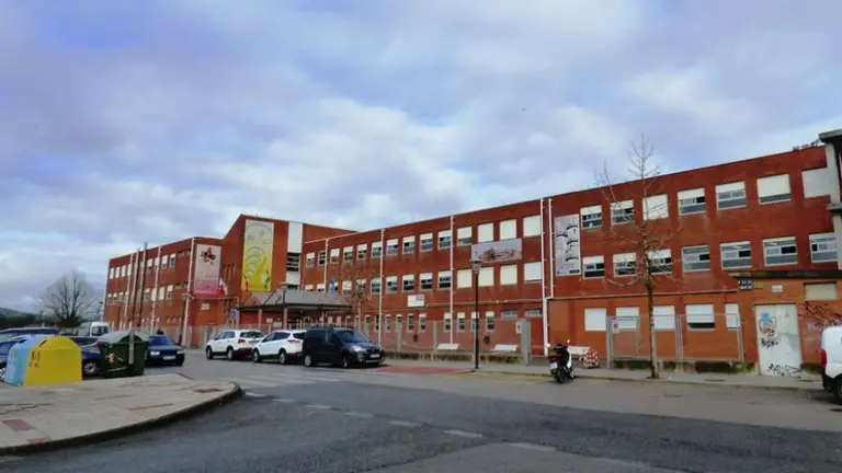 Instituto Valent&iacute;n Turienzo en Colindres. R.A.