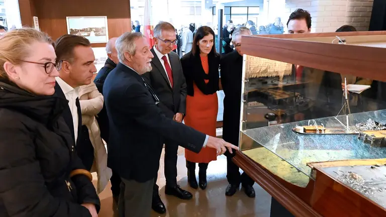 Las autoridades políticas conocen el contenido del Museo.