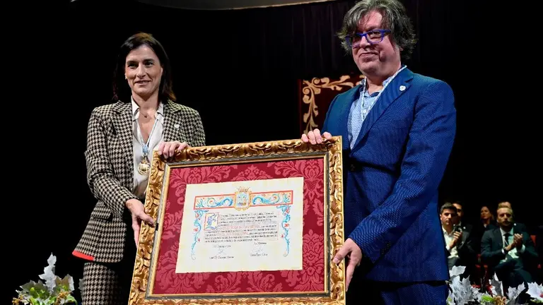 Un momento de la entrega de la Medalla de Oro.