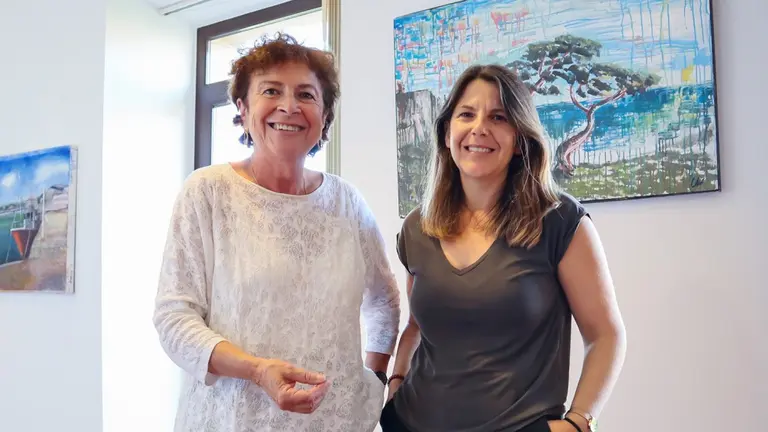 La alcaldesa María Teresa Noceda Llano, junto a la concejala María Luisa Iglesias.