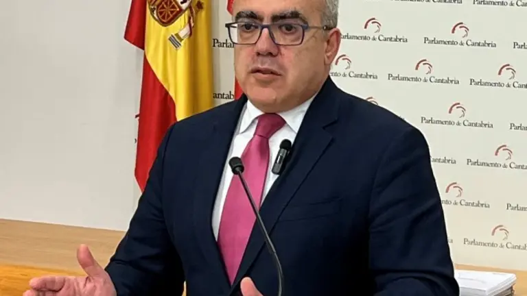 El portavoz parlamentario del PRC, Pedro Hernando.