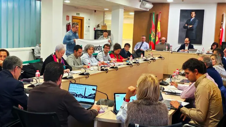 Concejales en el Pleno de Torrelavega.