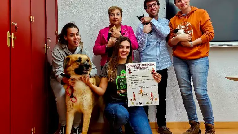 Presentaci&oacute;n de la Feria de Adopci&oacute;n en Torrelavega.