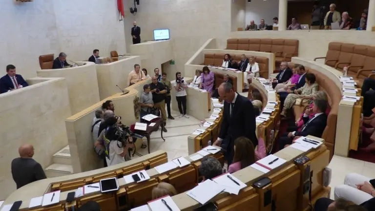 Pleno del Parlamento de Cantabria. R.A.