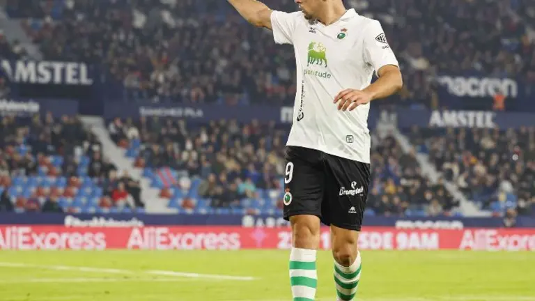 Arana metió dos goles.