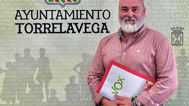 El portavoz del Grupo municipal de Vox, Roberto García Corona.