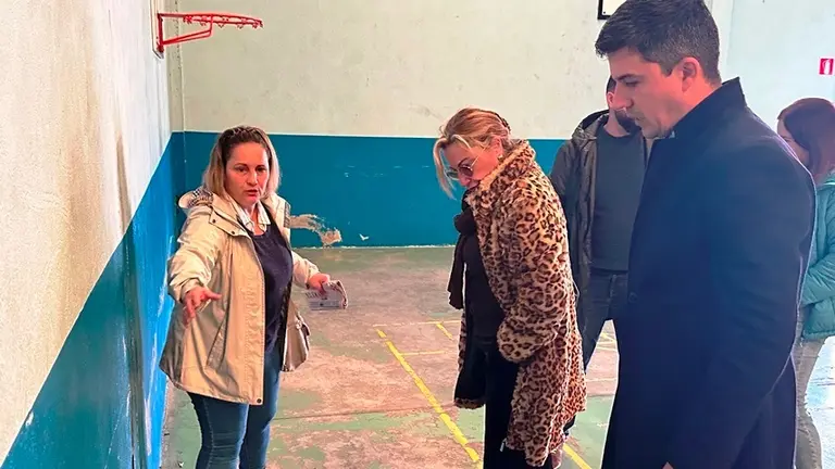 Visita al pabellón del colegio.